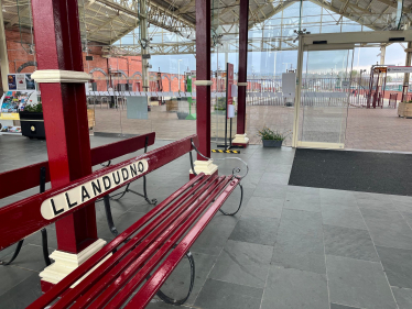 Llandudno Railway Station / Gorsaf Reilffordd Llandudno